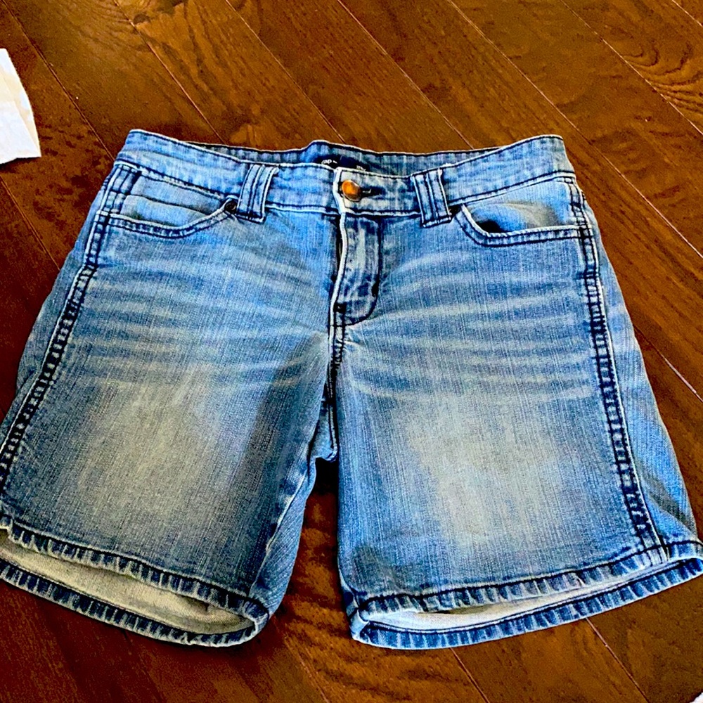 Gap Aubrey Blue jean shorts. Size 2, inseam 7”